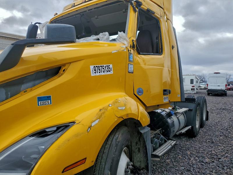 Фото 9 - VOLVO VN