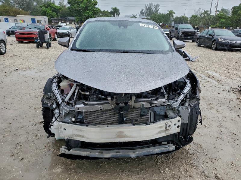 Фото 5 - TOYOTA C-HR