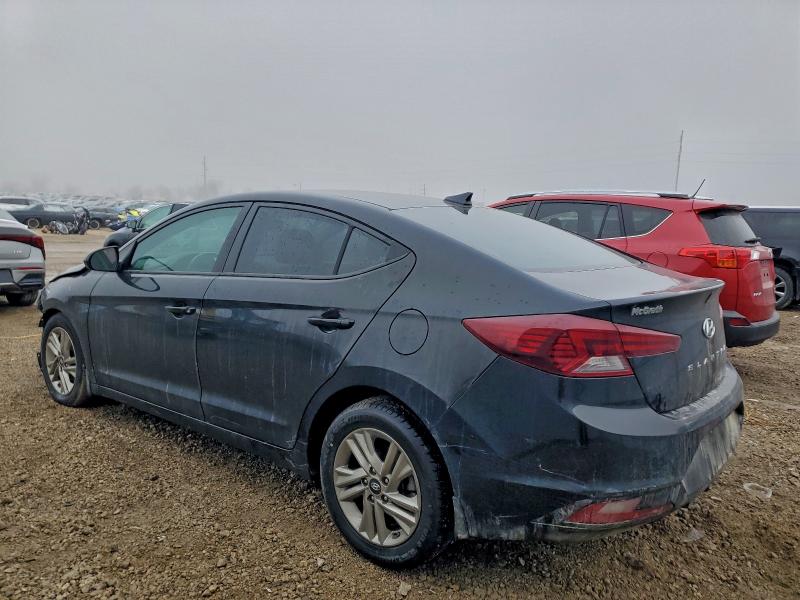 Фото 2 - HYUNDAI ELANTRA