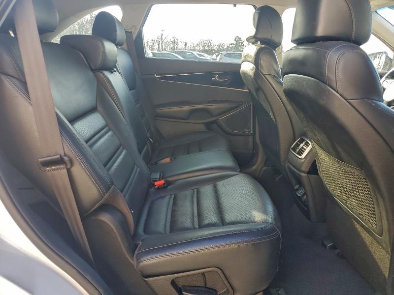 Фото 11 - KIA SORENTO