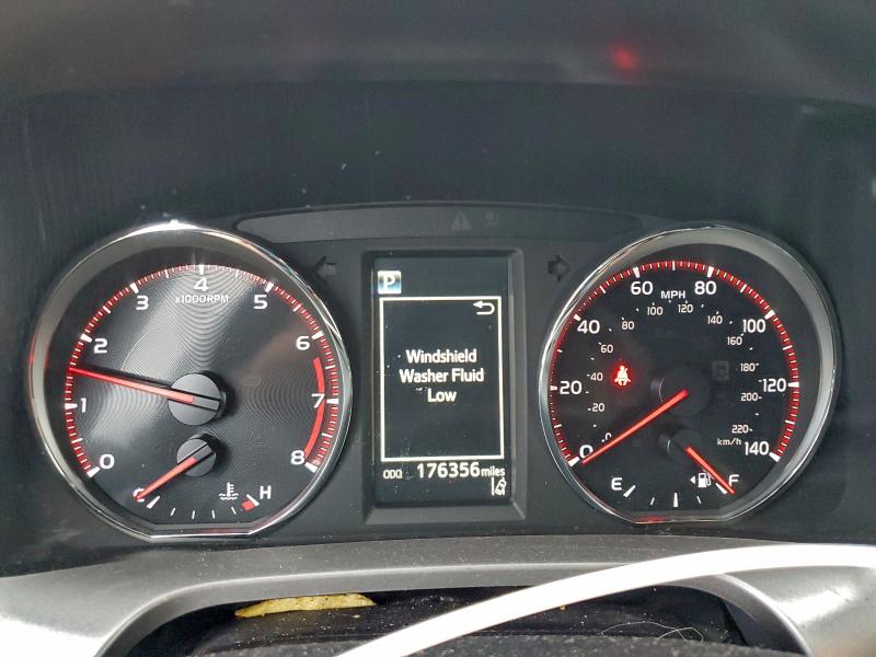 Фото 9 - TOYOTA RAV4