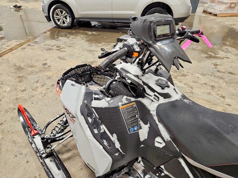 SKI-DOO SNOWMOBILE 2022