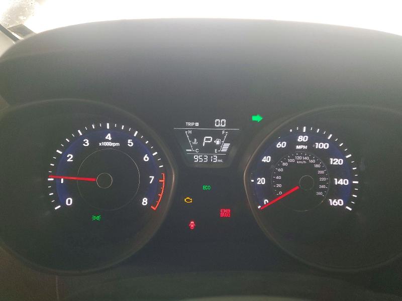 Фото 9 - HYUNDAI ELANTRA