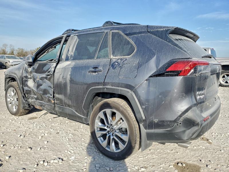 Фото 2 - TOYOTA RAV4