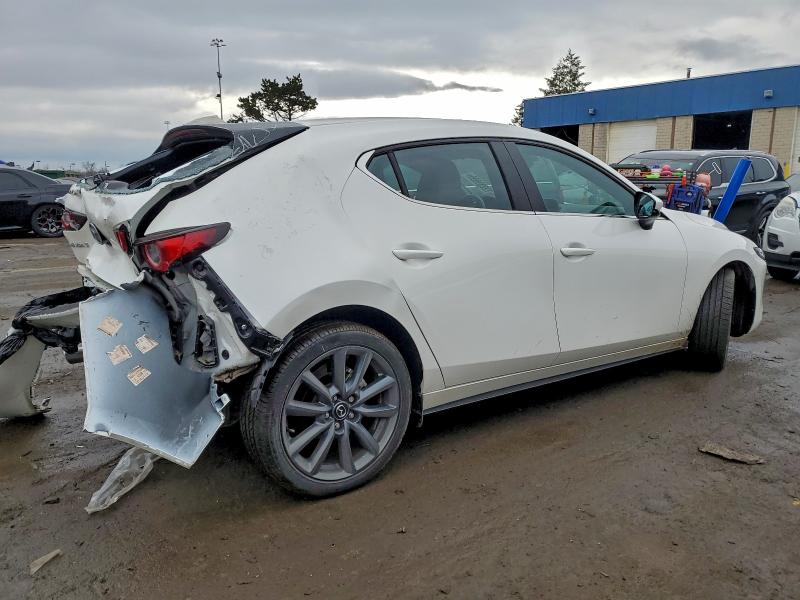 Фото 3 - MAZDA 3