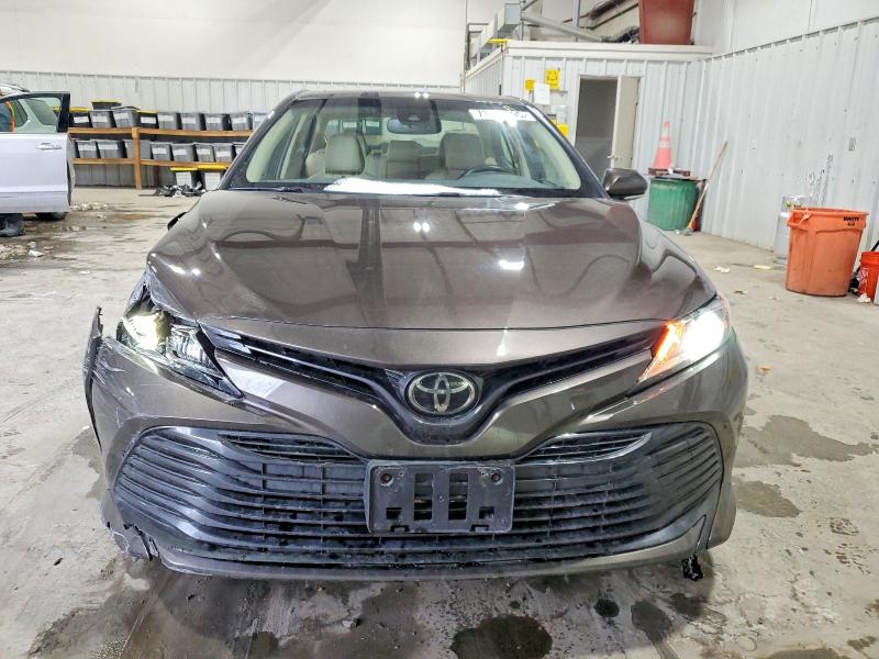 Фото 5 - TOYOTA CAMRY