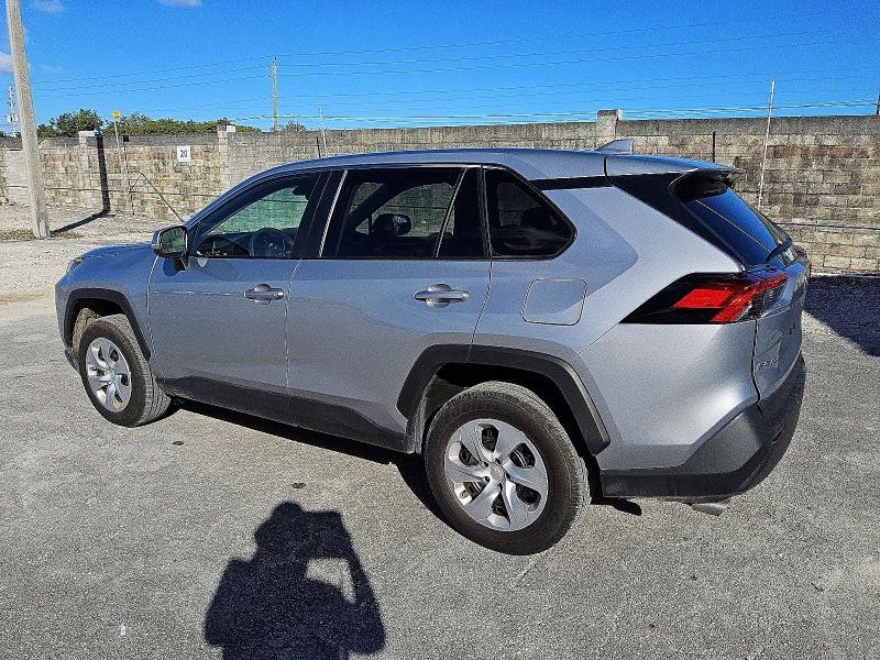Фото 2 - TOYOTA RAV4