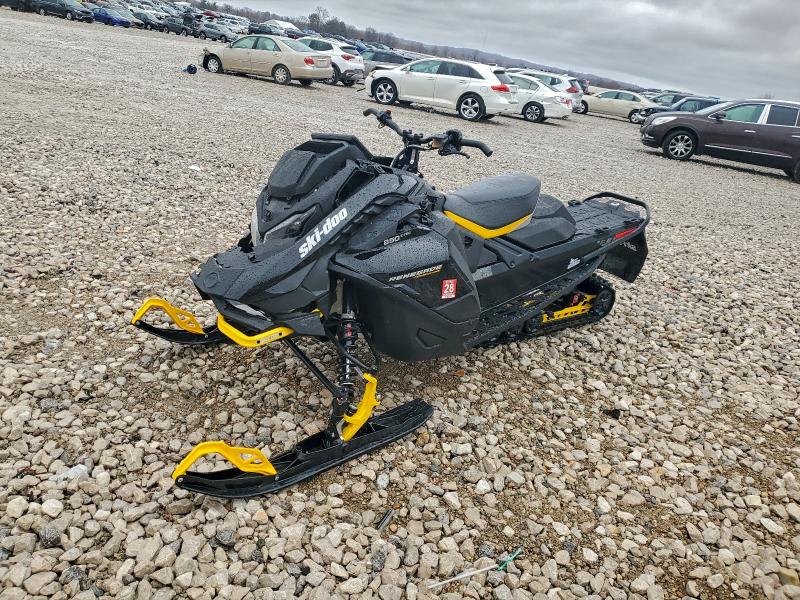 SKI-DOO SNOWMOBILE 2024