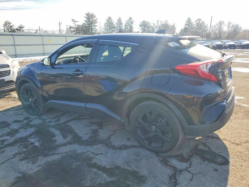 Фото 2 - TOYOTA C-HR