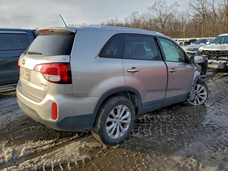 Фото 3 - KIA SORENTO