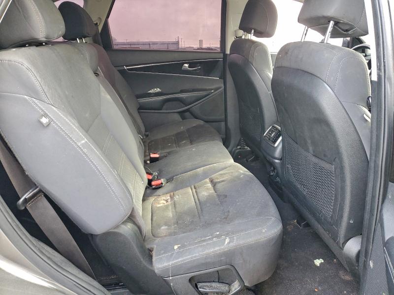 Фото 11 - KIA SORENTO