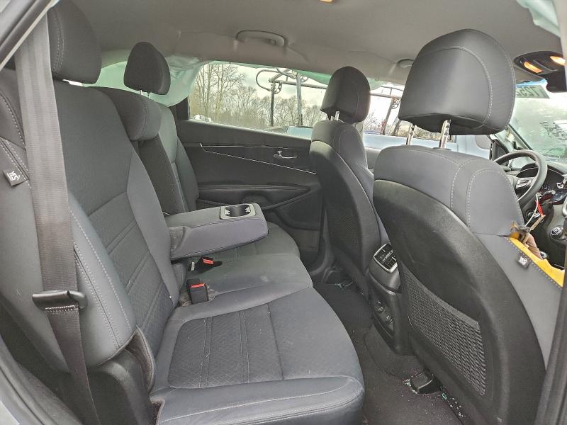 Фото 11 - KIA SORENTO