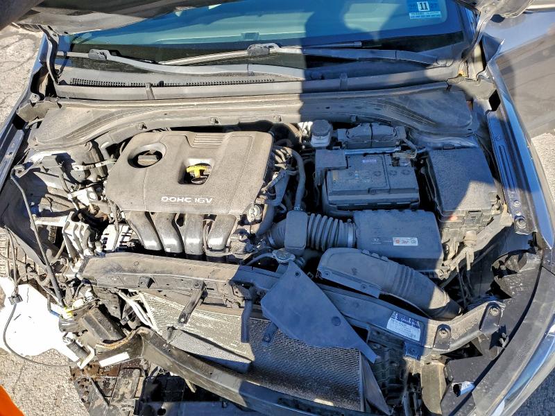 Фото 11 - HYUNDAI ELANTRA