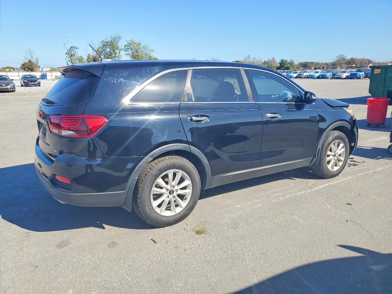 Фото 3 - KIA SORENTO