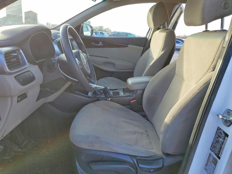 Фото 7 - KIA SORENTO