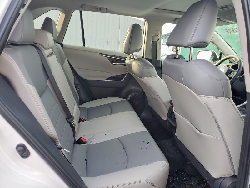 Фото 10 - TOYOTA RAV4