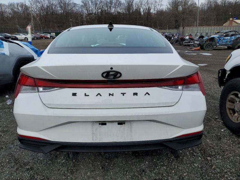 Фото 6 - HYUNDAI ELANTRA