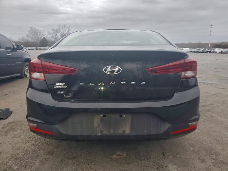 Фото 6 - HYUNDAI ELANTRA