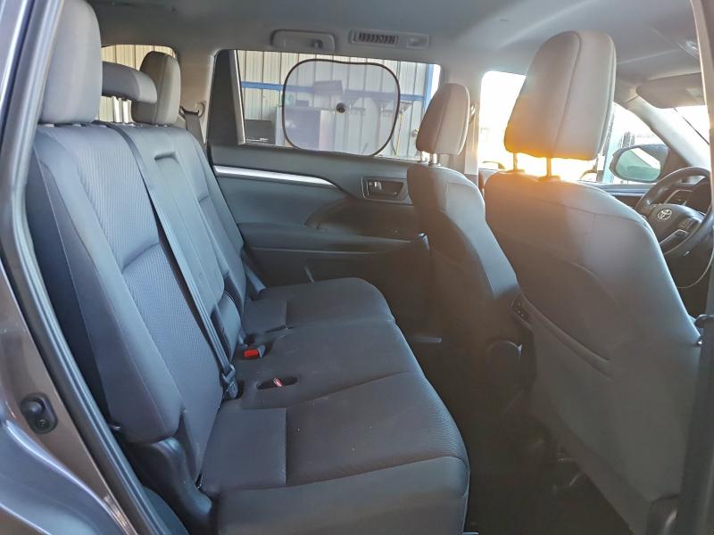 Фото 10 - TOYOTA HIGHLANDER