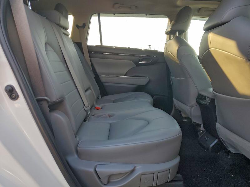 Фото 11 - TOYOTA HIGHLANDER