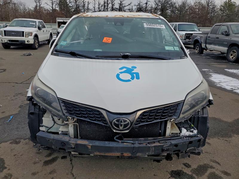 Фото 5 - TOYOTA SIENNA