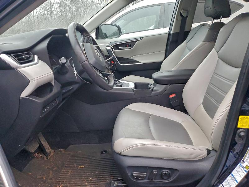 Фото 7 - TOYOTA RAV4