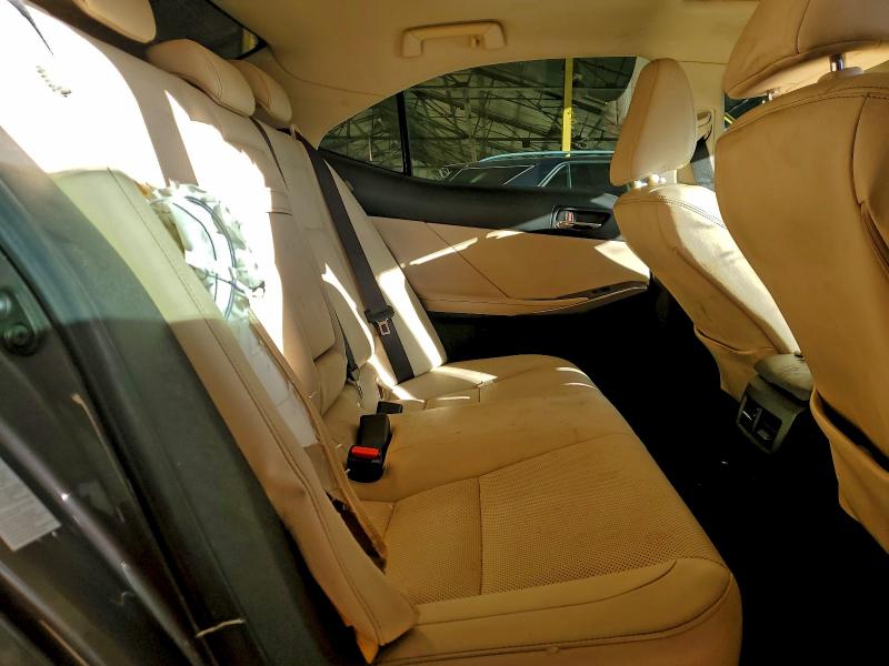 Фото 10 - LEXUS IS