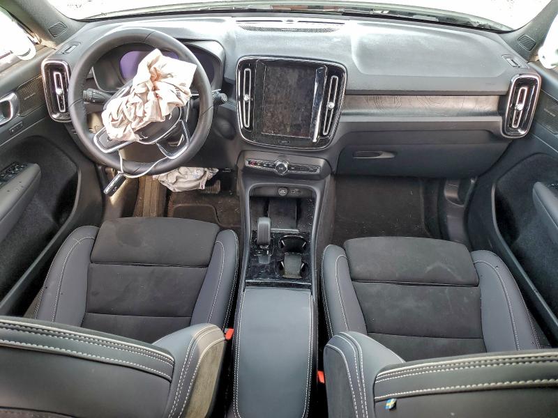 Фото 8 - VOLVO XC40