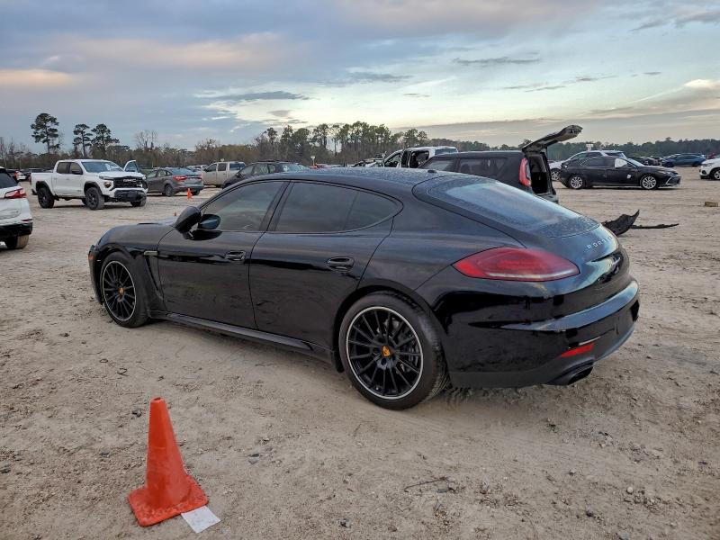 Фото 2 - PORSCHE PANAMERA