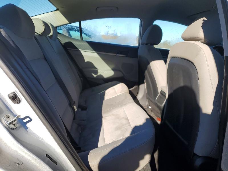 Фото 10 - HYUNDAI ELANTRA