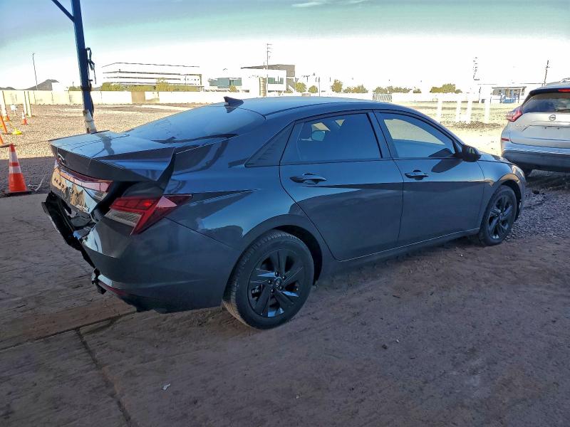 Фото 3 - HYUNDAI ELANTRA