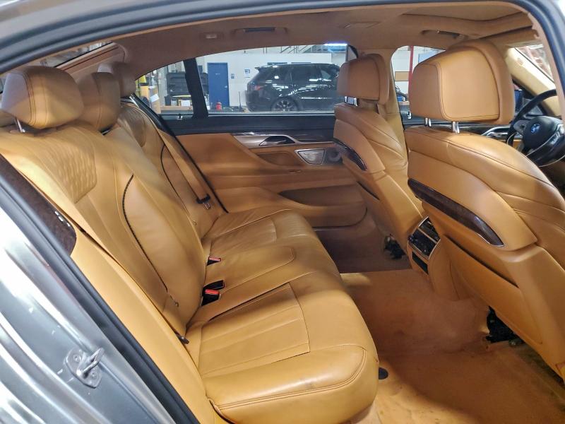 Фото 10 - BMW 7 SERIES