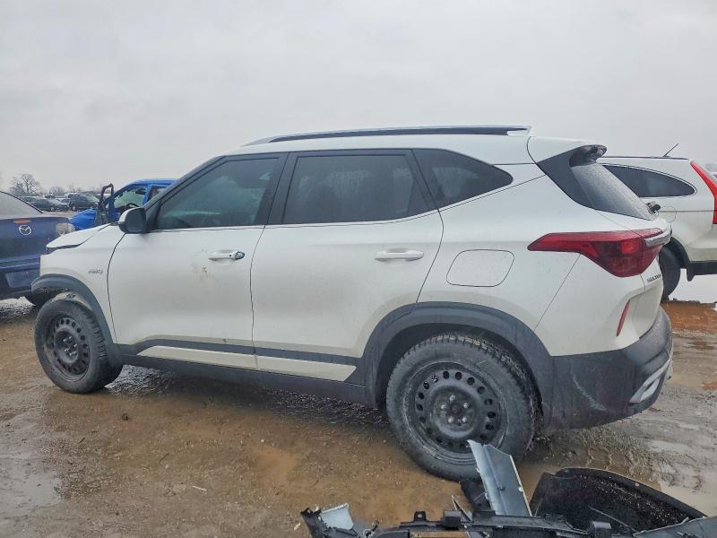 Фото 2 - KIA SELTOS