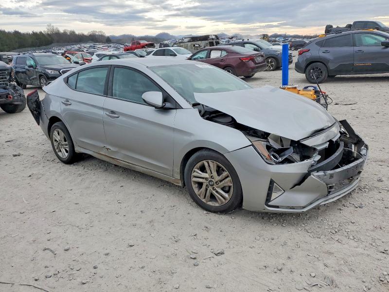 Фото 4 - HYUNDAI ELANTRA