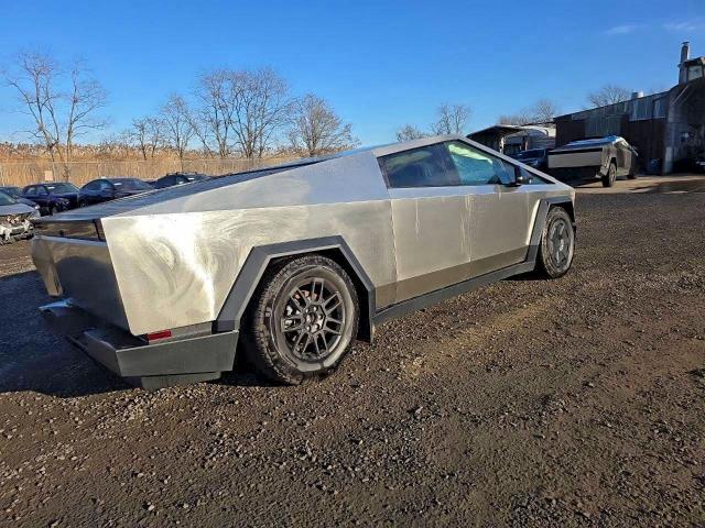 Фото 4 - TESLA CYBERTRUCK