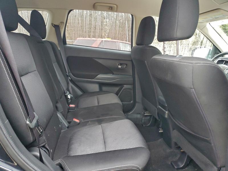 Фото 11 - MITSUBISHI OUTLANDER