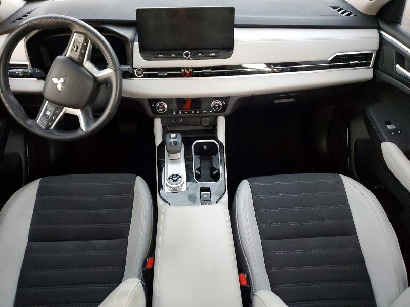 Фото 8 - MITSUBISHI OUTLANDER