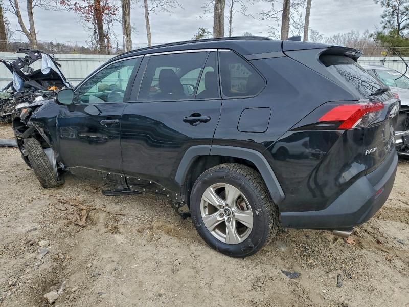 Фото 2 - TOYOTA RAV4