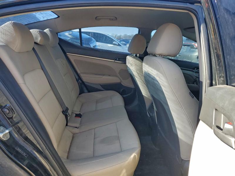 Фото 10 - HYUNDAI ELANTRA