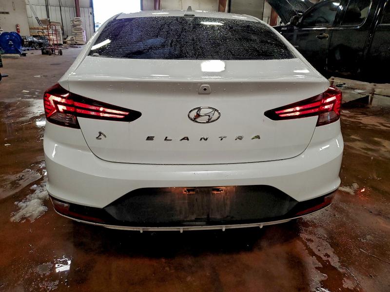 Фото 6 - HYUNDAI ELANTRA