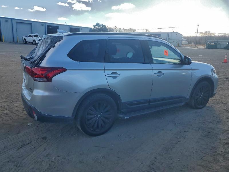 Фото 3 - MITSUBISHI OUTLANDER