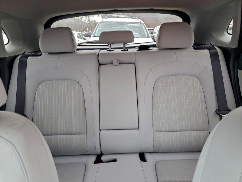 Фото 10 - HYUNDAI KONA