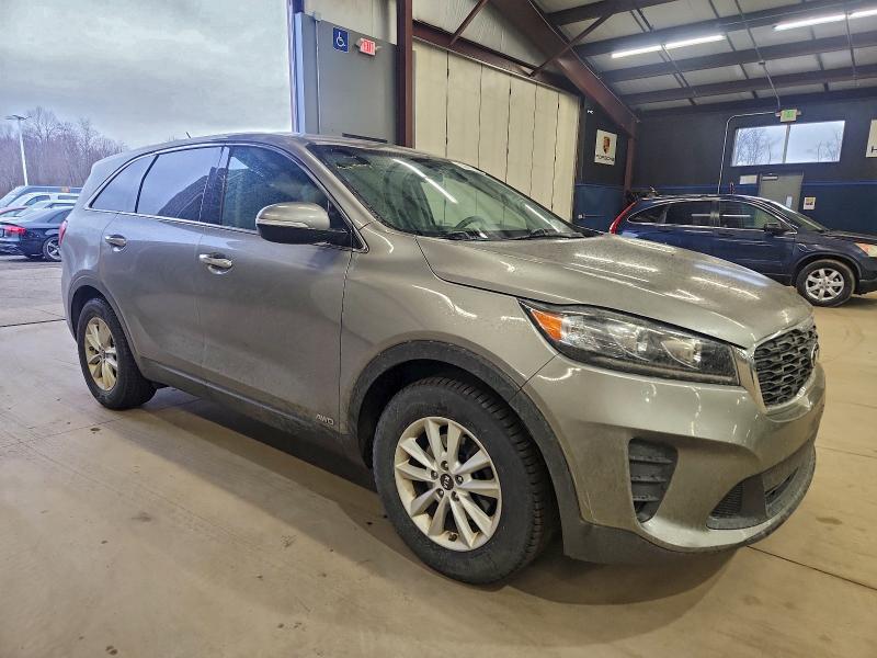 Фото 4 - KIA SORENTO