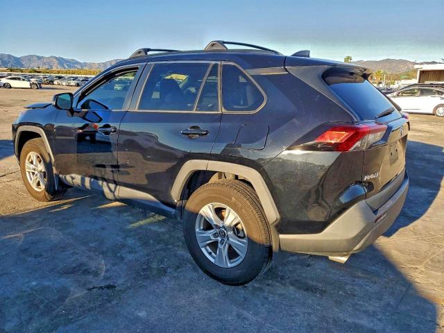 Фото 2 - TOYOTA RAV4