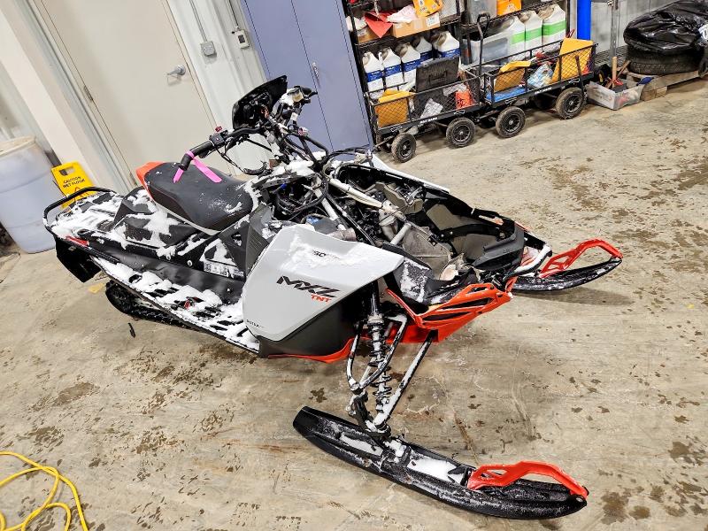 SKI-DOO SNOWMOBILE 2022
