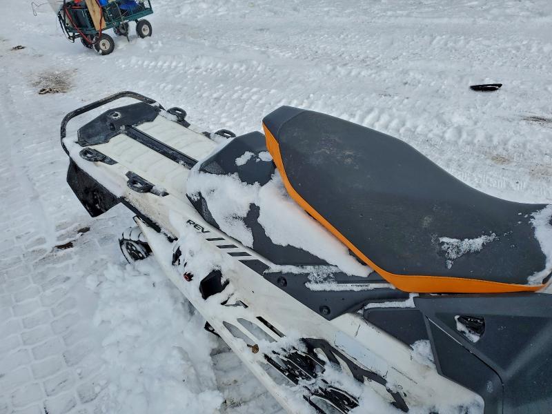 SKI-DOO SNOWMOBILE 2017