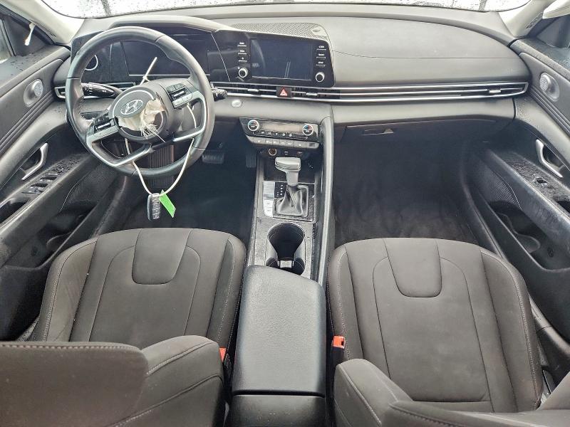 Фото 8 - HYUNDAI ELANTRA