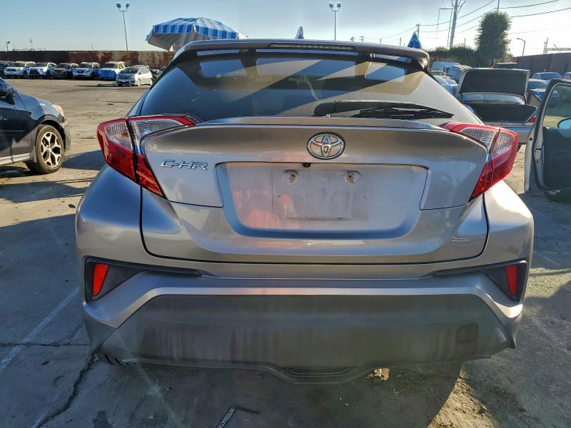 Фото 6 - TOYOTA C-HR