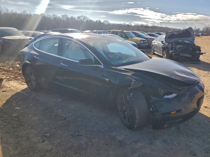 Фото 4 - TESLA MODEL 3