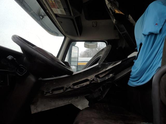 Фото 5 - VOLVO VN